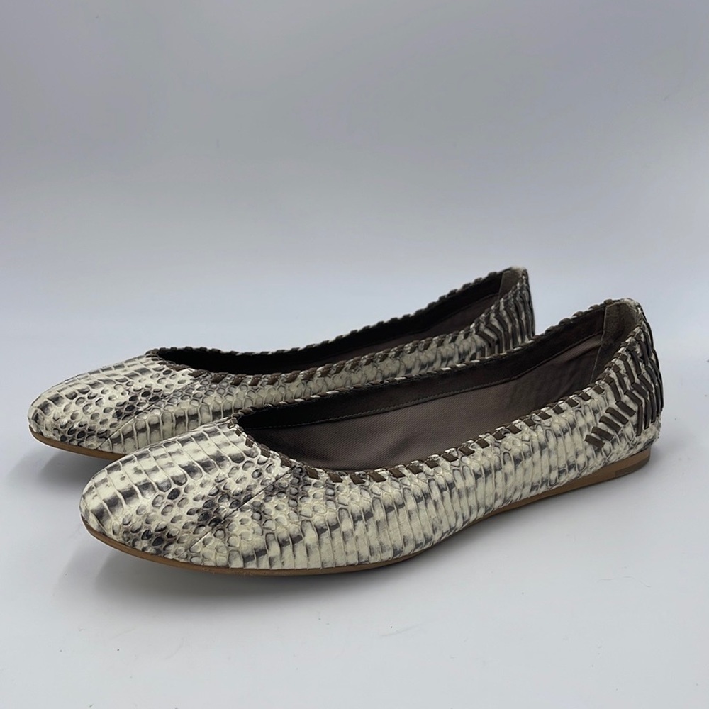 B. Makowsky Betammy Snakeskin Leather Flats
